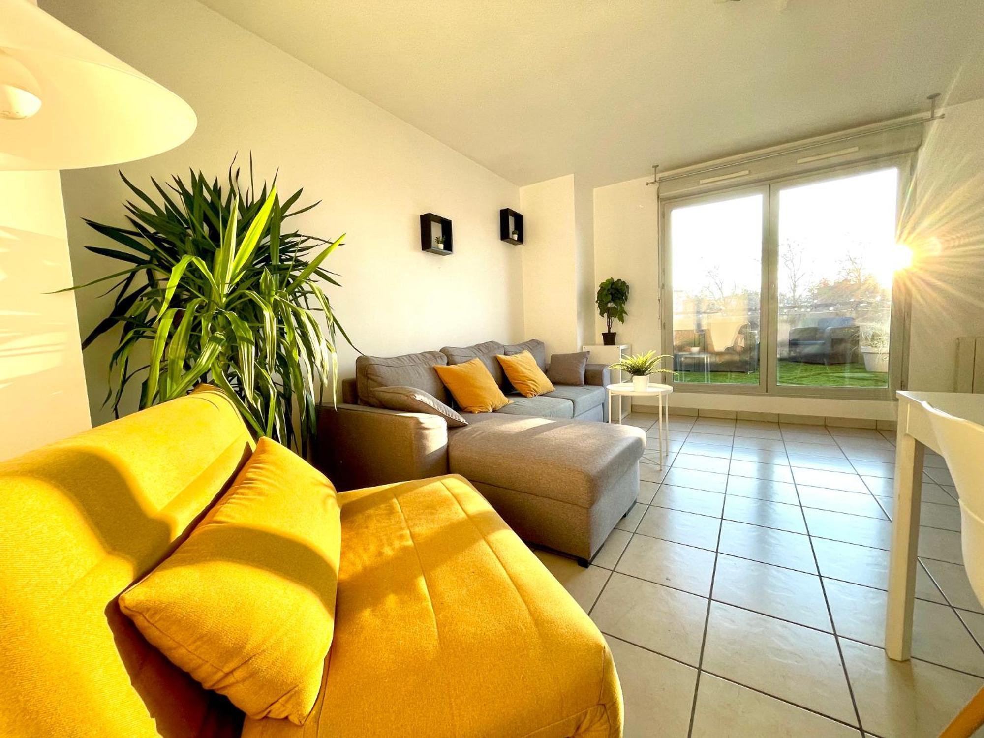 Apartment Bngo I Immense Rooftop I 2 Chambres, 4 Places Parkings, 2 Immenses Terrasses, 8 Personnes *